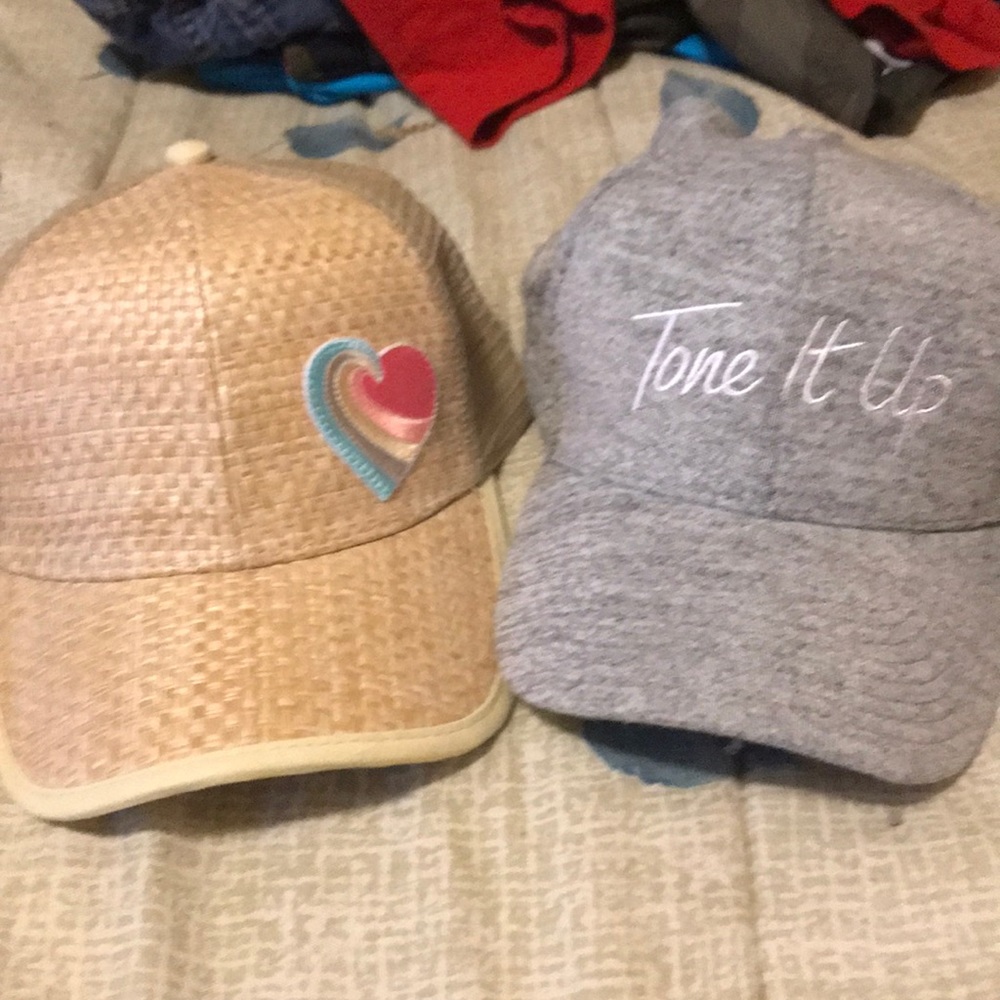 Bundle of two hats